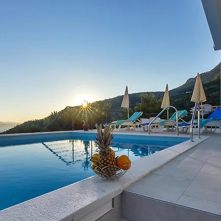 Maslina With Heated Pool Holiday home