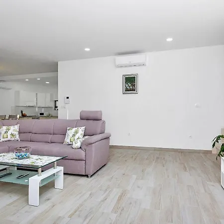 Maslina With Heated Pool Holiday home Makarska
